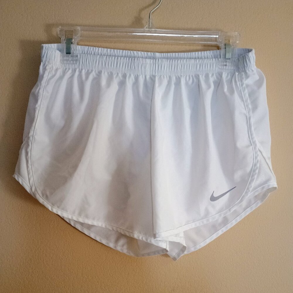 Nike shorts size M